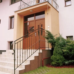 Kovan zbradlie na balkne a exterirovom schodisku