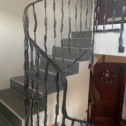 CRAZY zábradlie na schodisku vo vstupnej chodbe viac bytového rodinného domu CRAZY zábradlie na schodisku vo vstupnej chodbe viac bytového rodinného domu