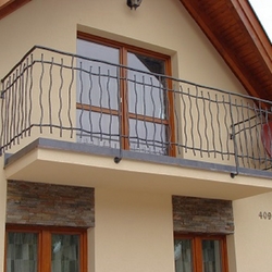 Dizajnové balkónové zábradlie BABIČKA navrhnuté a vyrobené v UKOVMI Dizajnové balkónové zábradlie BABIČKA navrhnuté a vyrobené v UKOVMI