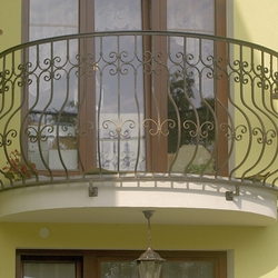 Oblkov kovan zbradlie na balkne s ckovm vzorom - zbradlie do exteriru